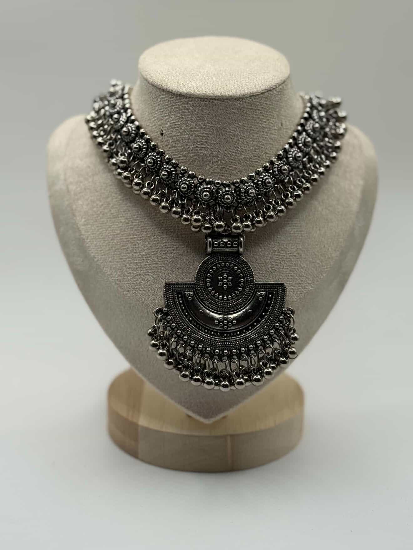 Zayra Necklace – Elegant Statement Jewelry for Every Occasion - Glam Studio By Annie Usman