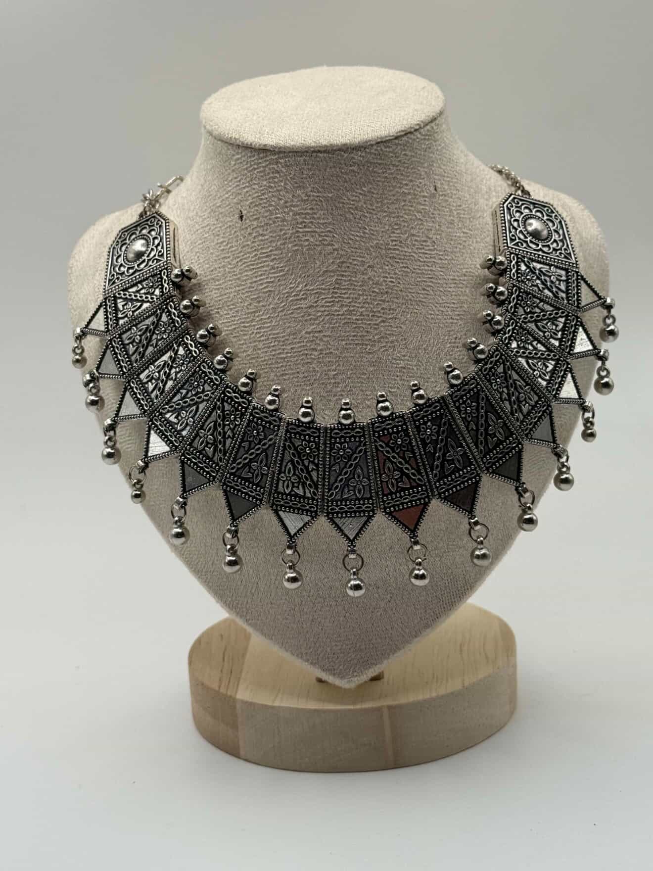 Nayra Trikona GS 008 Elegant Traditional Design - Glam Studio By Annie Usman